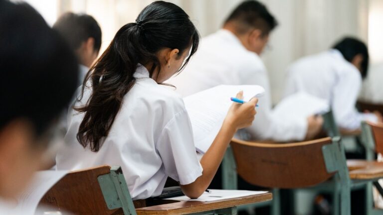 Polite or Casual? Understanding Japanese Communication